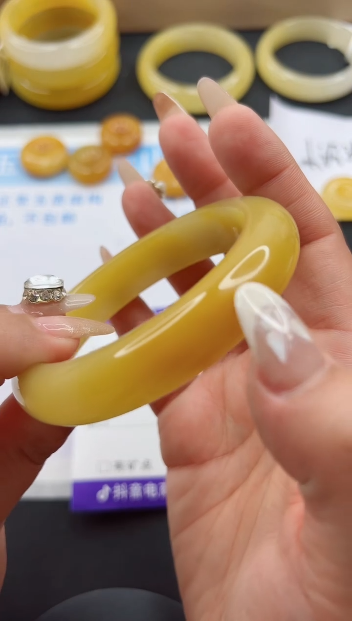 【闪购商品】石英质玉手镯未镶嵌474-61.1