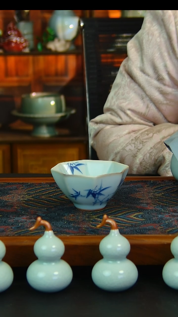 瓷片仿古八方杯微瑕