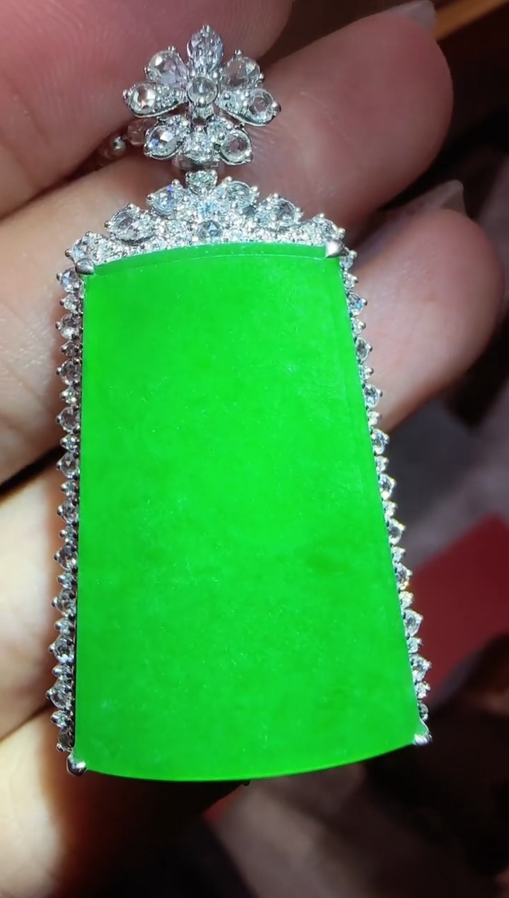 【闪购商品】翡翠18K金镶嵌耳饰无事牌