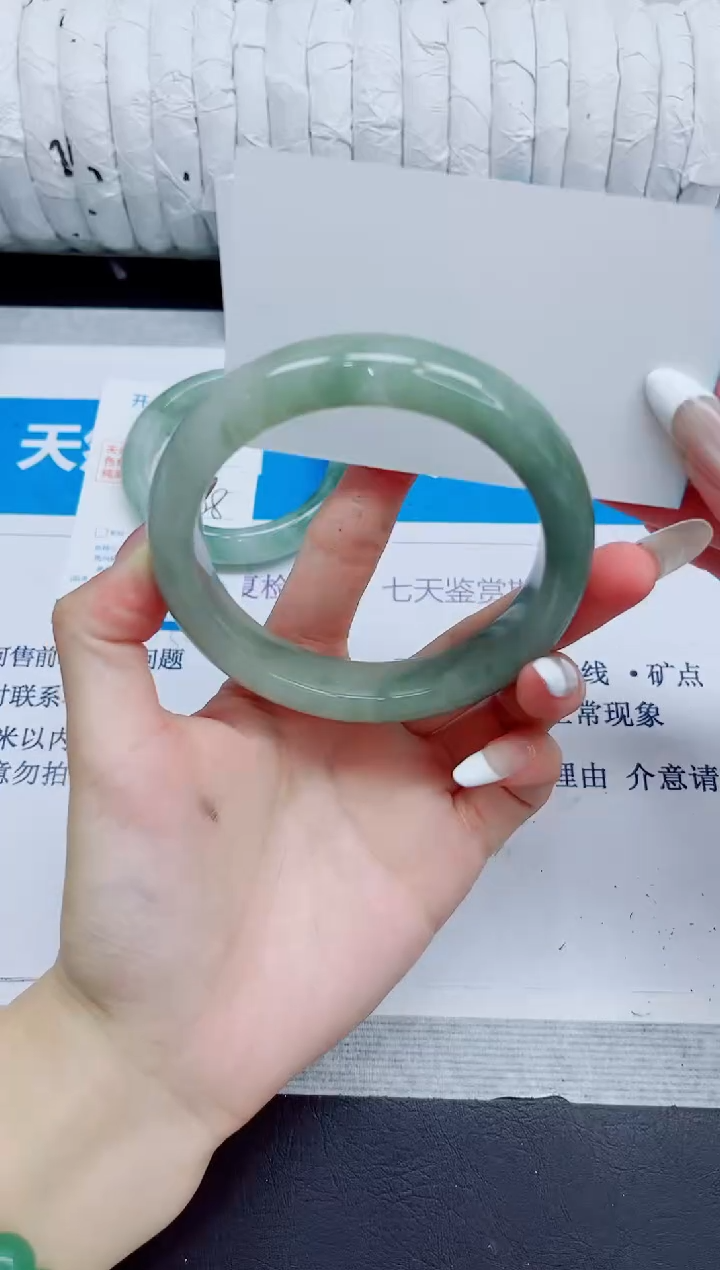 石英质玉手镯未镶嵌81/63