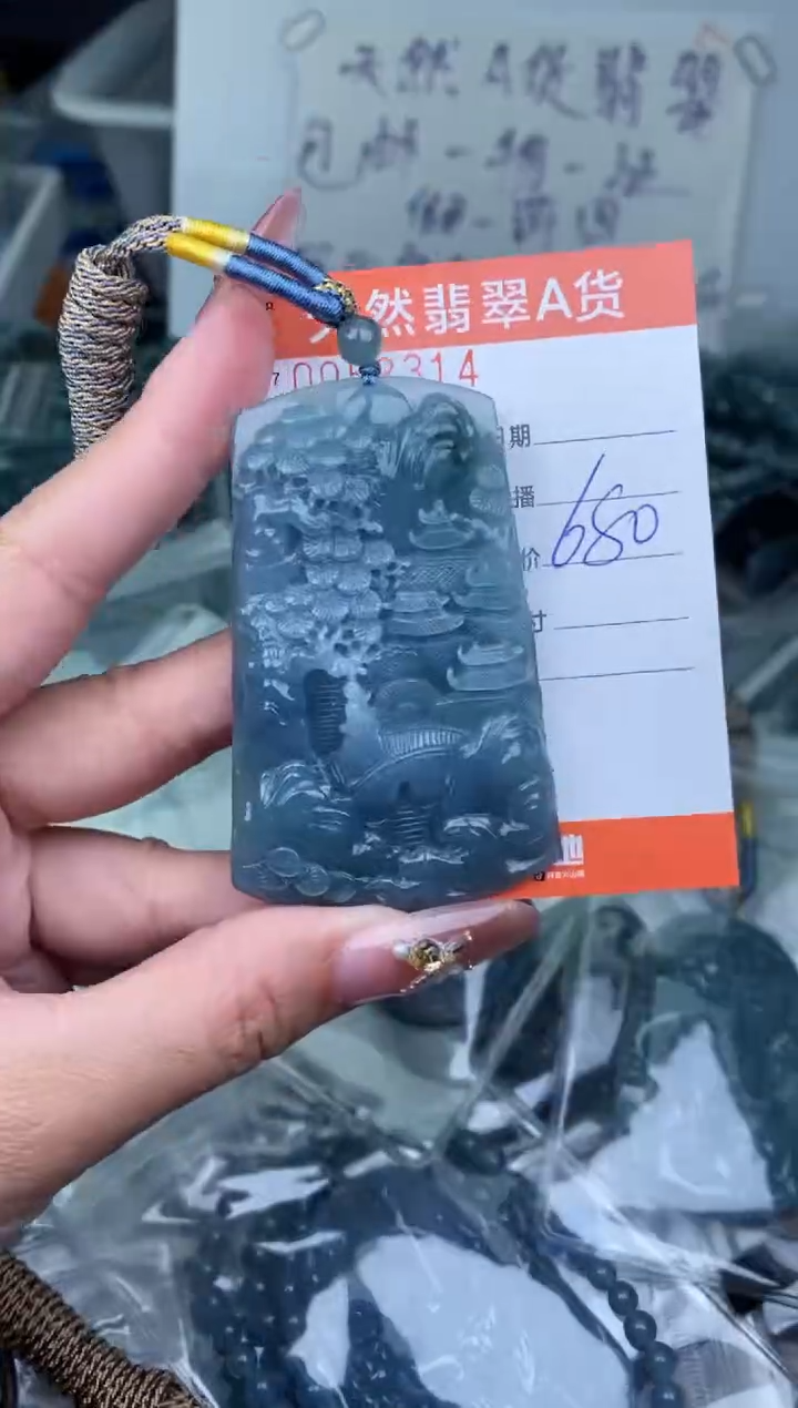 【闪购商品】翡翠颈饰未镶嵌············