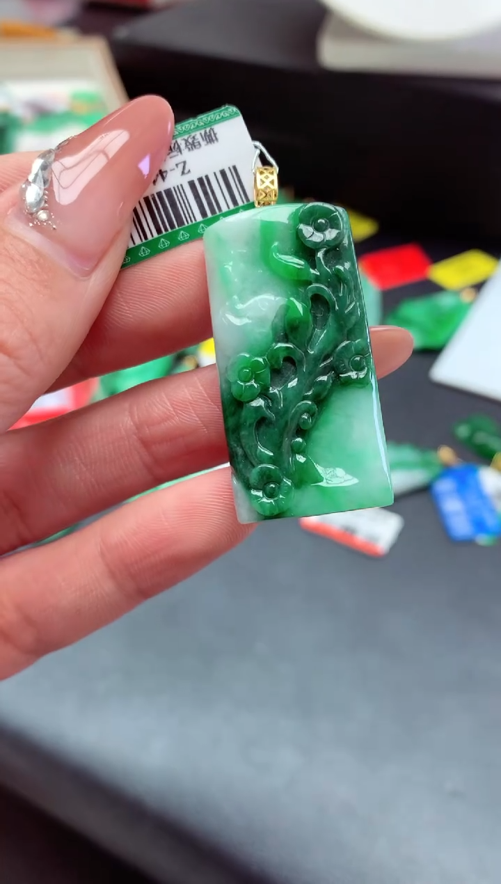 【闪购商品】翡翠吊坠(不含链)18K金镶嵌挂件