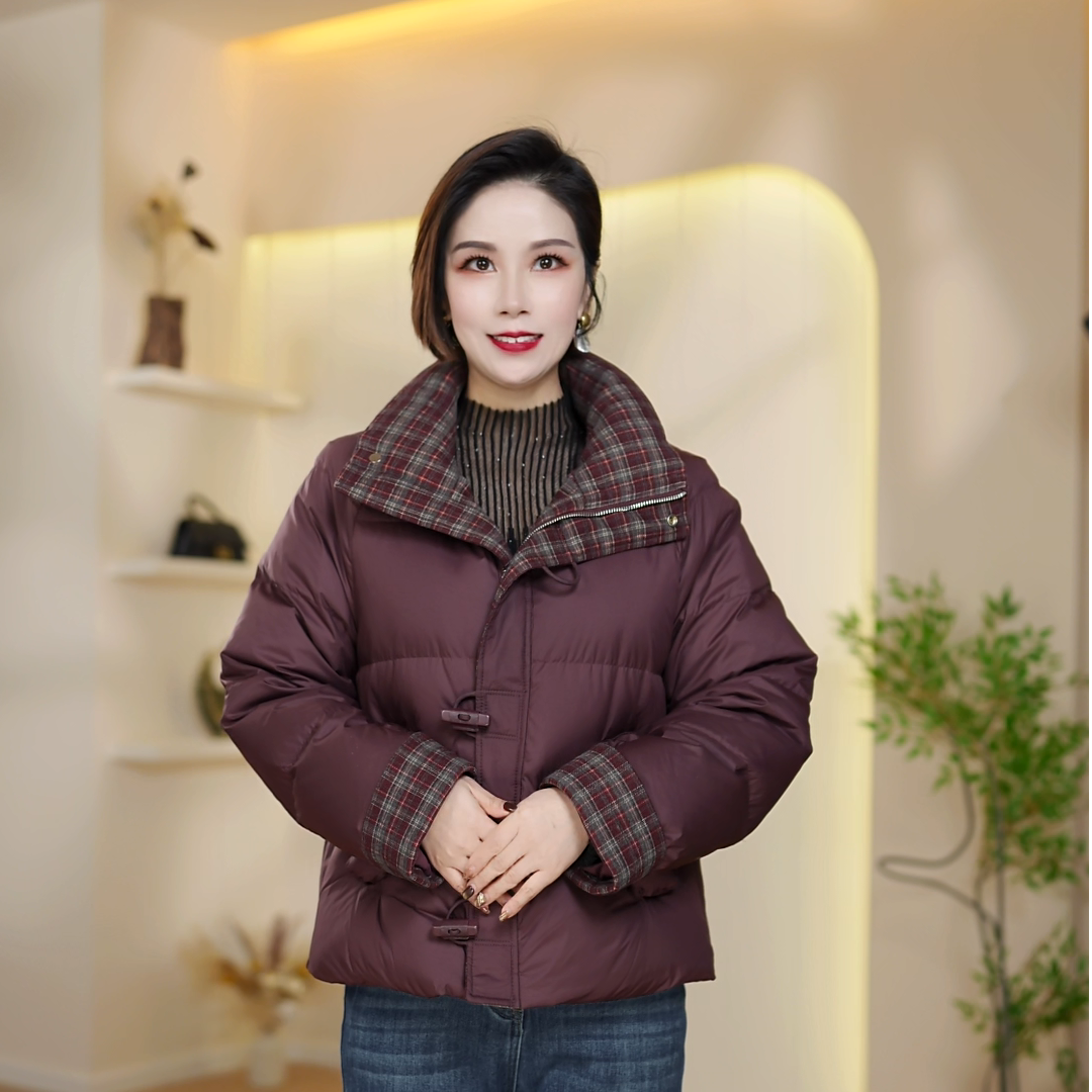 【戈雅米迹】新款拼色立领短款妈妈装洋气百搭保暖羽绒服女款F013