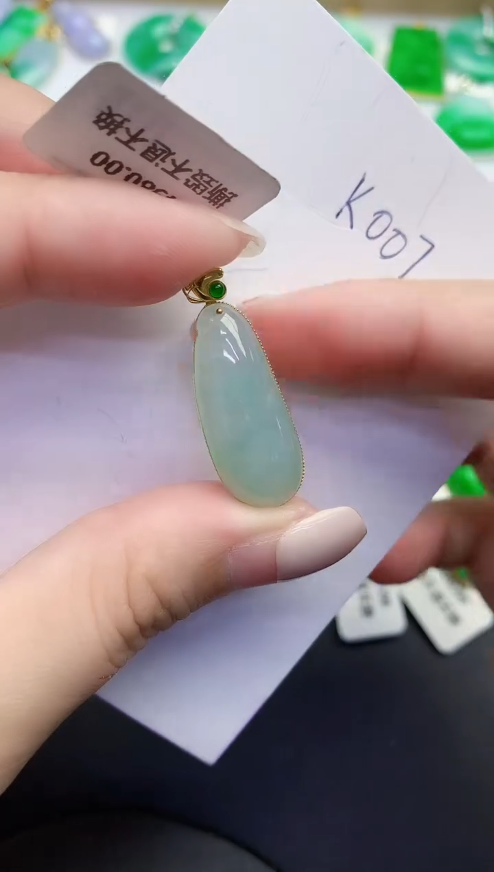 颈饰18K金镶嵌翡翠缅甸天然翡翠A货