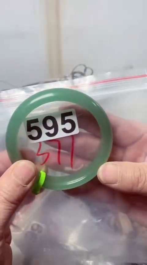 【闪购商品】石英质玉手镯未镶嵌63+595