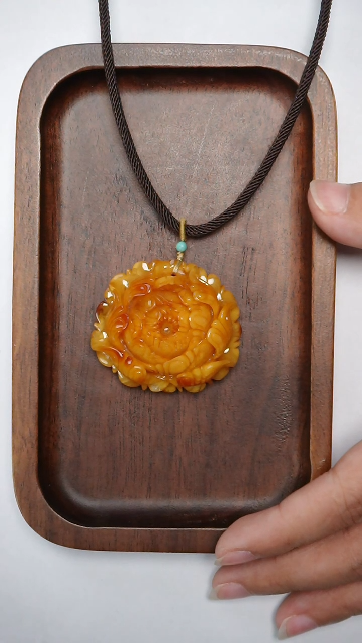 【闪购商品】未镶嵌琥珀颈饰花蜡牡丹花吊坠