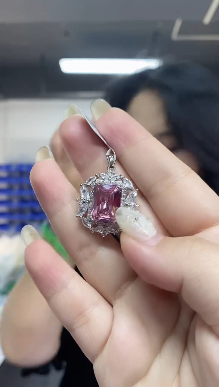 【闪购商品】托帕石吊坠(不含链)未镶嵌多样性发其一颜色微差