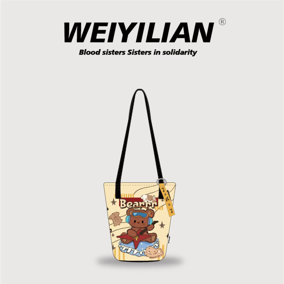 WEIYILIAN吉他小熊原创插画时尚文艺单肩斜跨水桶包WYL561-43