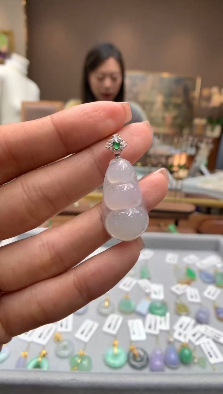 【闪购商品】翡翠颈饰18K金镶嵌福豆