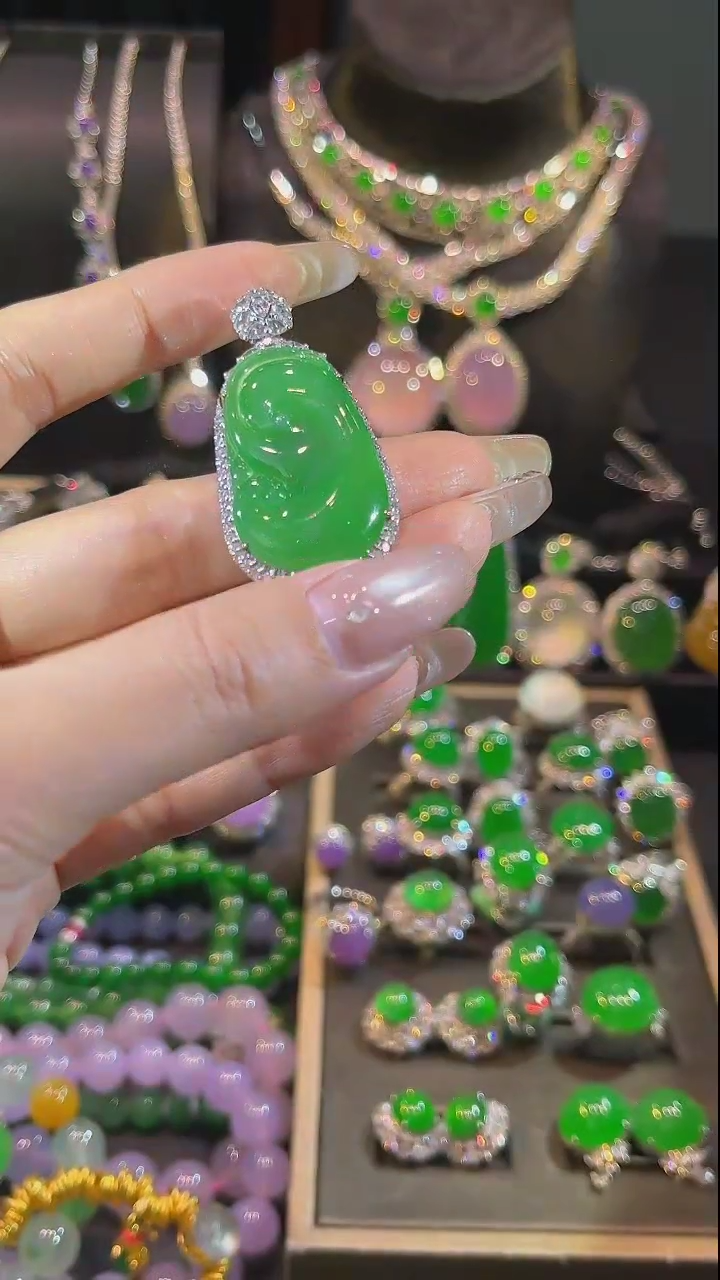 【闪购商品】翡翠耳坠18K金镶嵌吊坠