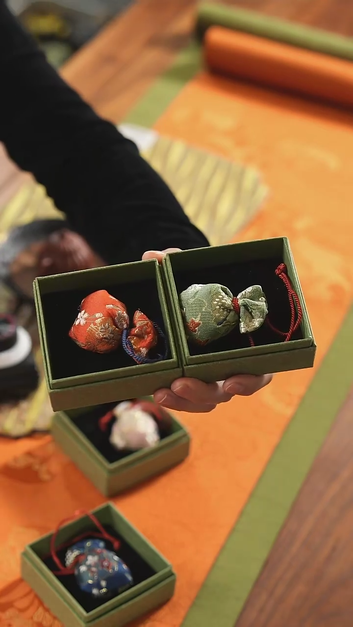 小香囊2个··········