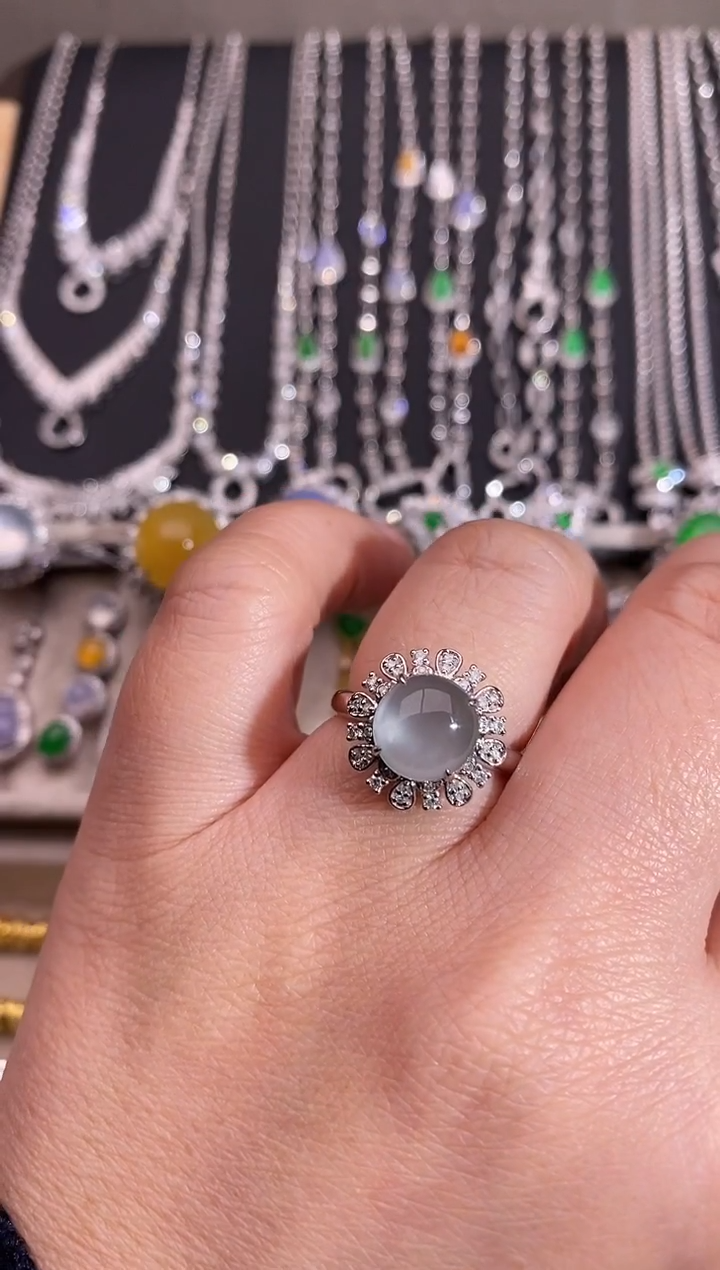 18K金镶嵌戒指翡翠戒指