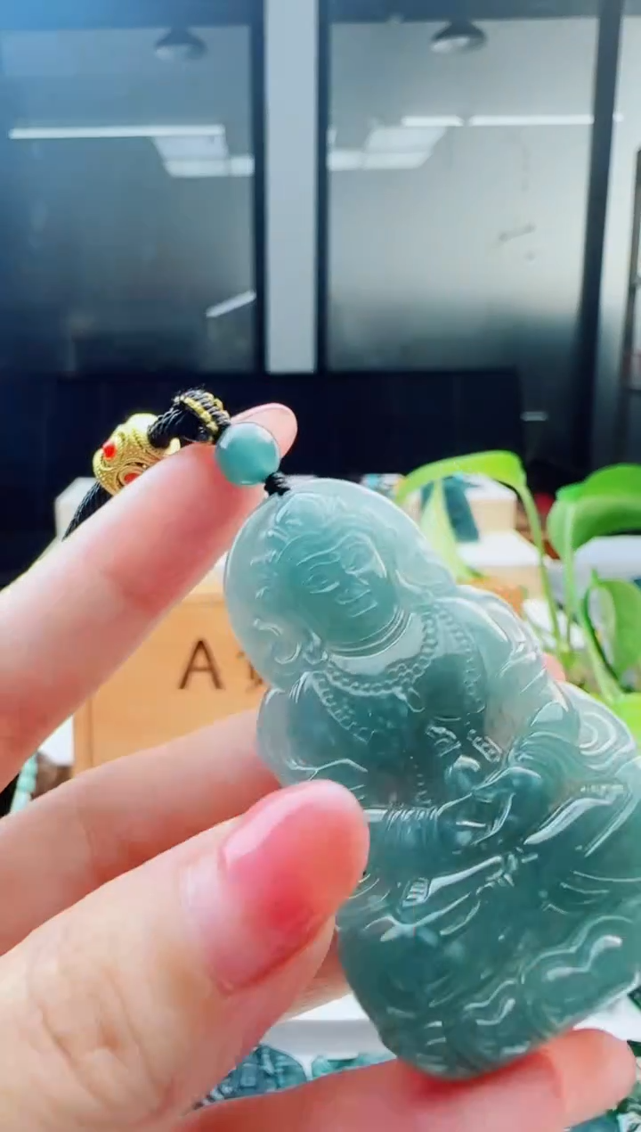 翡翠未镶嵌颈饰多样性发货其中一件