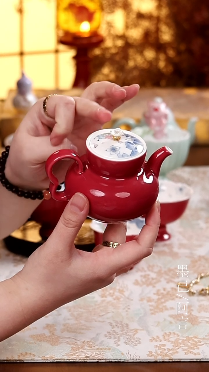 胭脂红茶壶                          