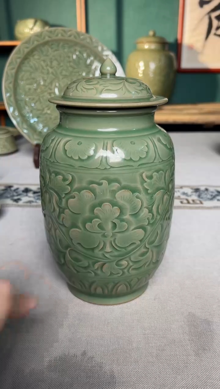 【闪购商品】其他纯手工秘色缠枝牡丹灯笼盖罐微瑕福利