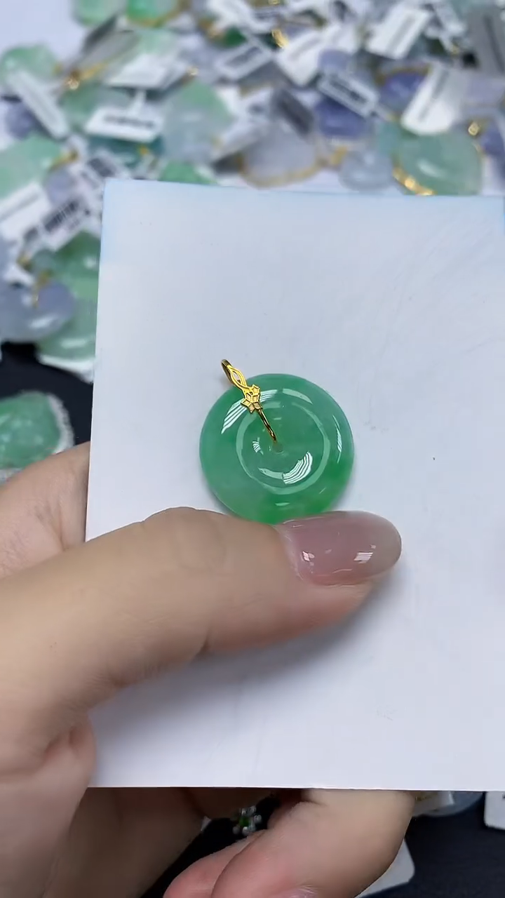 翡翠18K金镶嵌颈饰天然缅甸翡翠A货