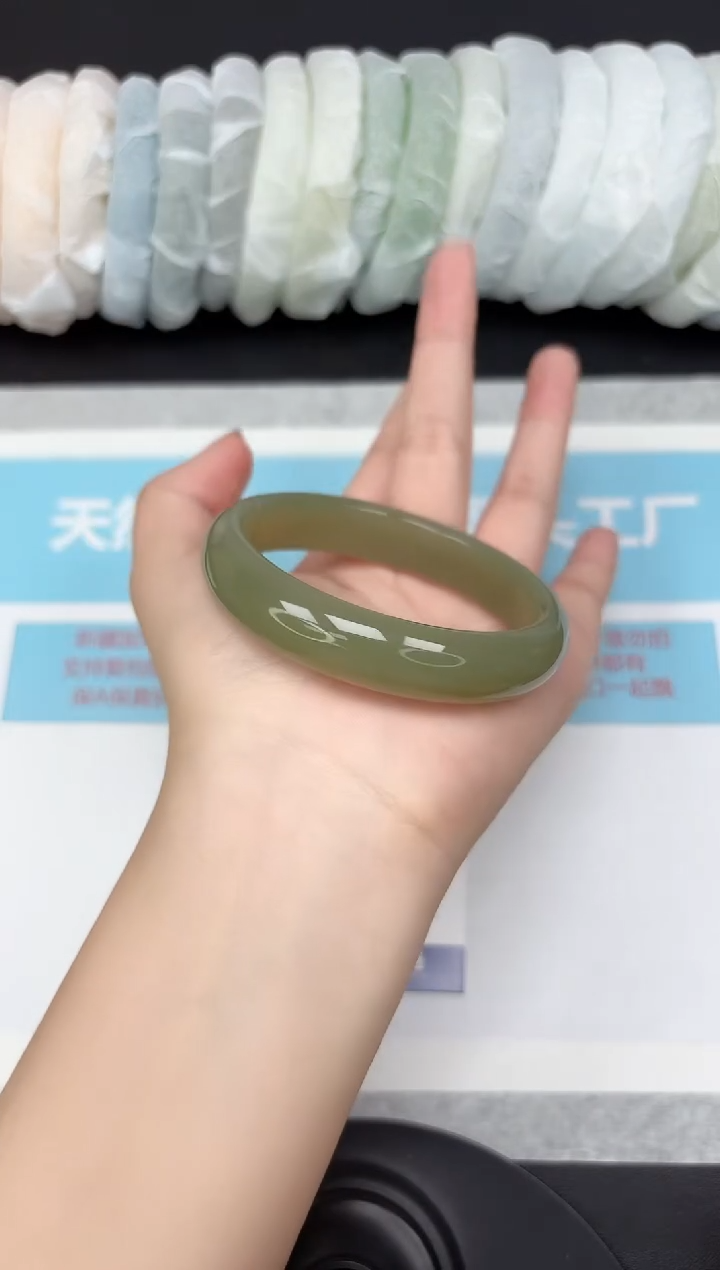 未镶嵌手镯石英质玉19-6061