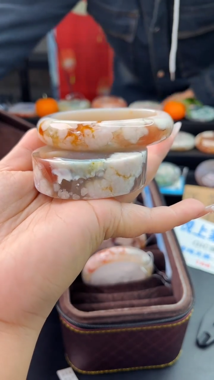 【闪购商品】石英质玉手镯未镶嵌赠送镯心（54圈口