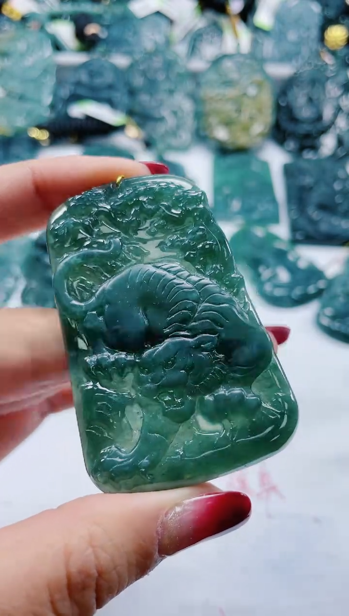 【闪购商品】翡翠颈饰未镶嵌           