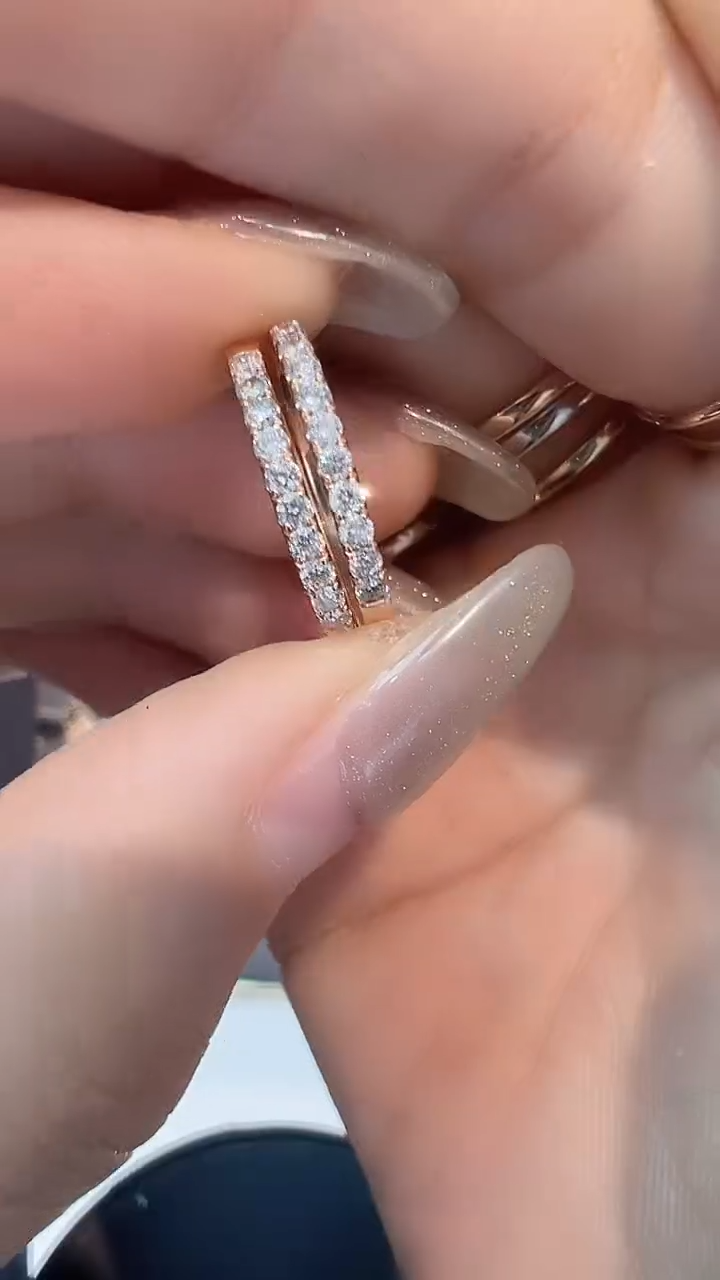 【闪购商品】钻石23分排戒18K金镶嵌多样性发一