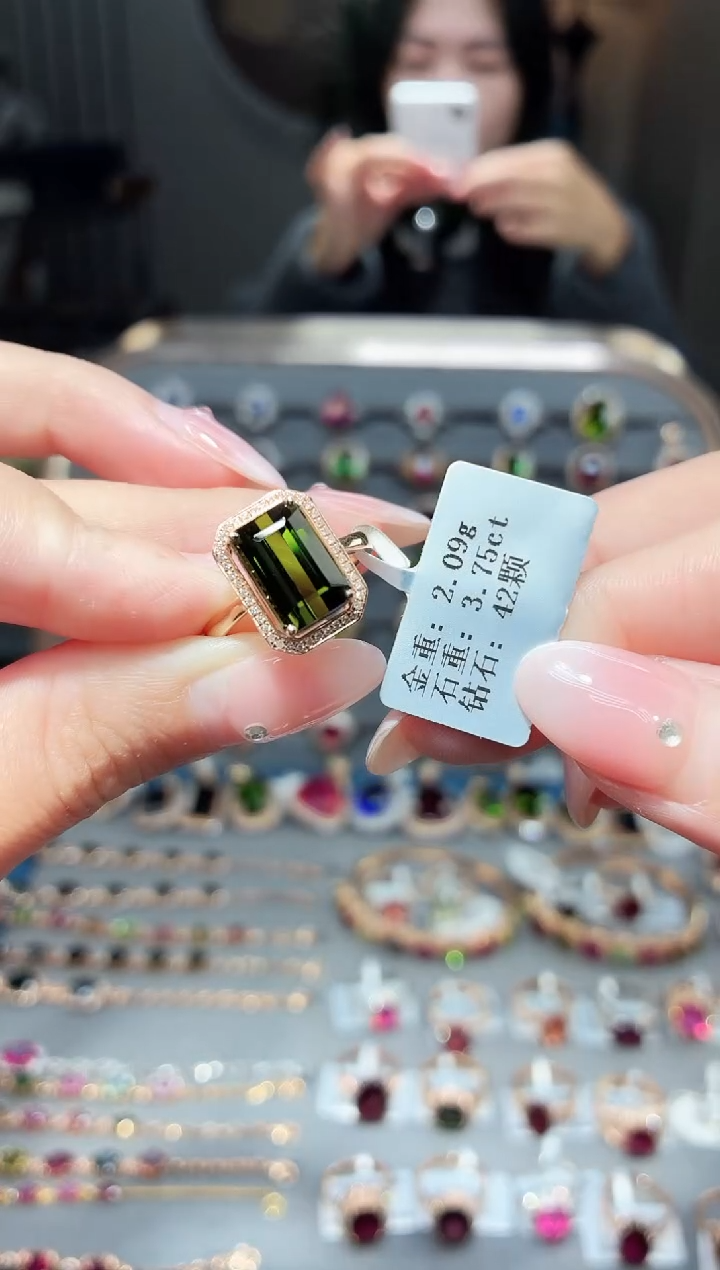 18K金镶嵌戒指碧玺3.75ct
