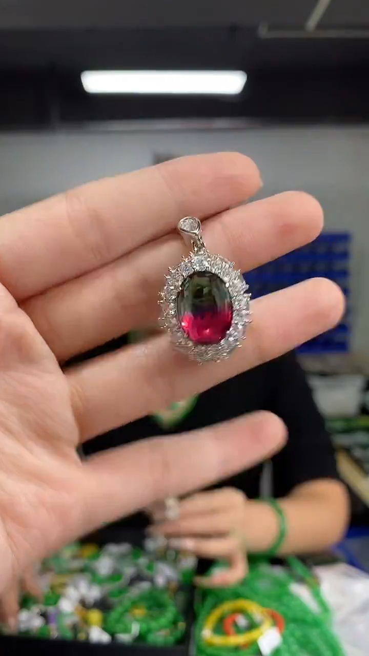 颈饰未镶嵌双色碧玺多样性发其一颜色微差