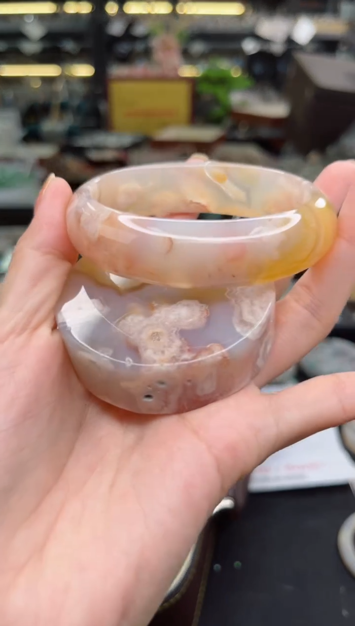 【闪购商品】石英质玉手镯未镶嵌61圈口（赠品镯心）6400702