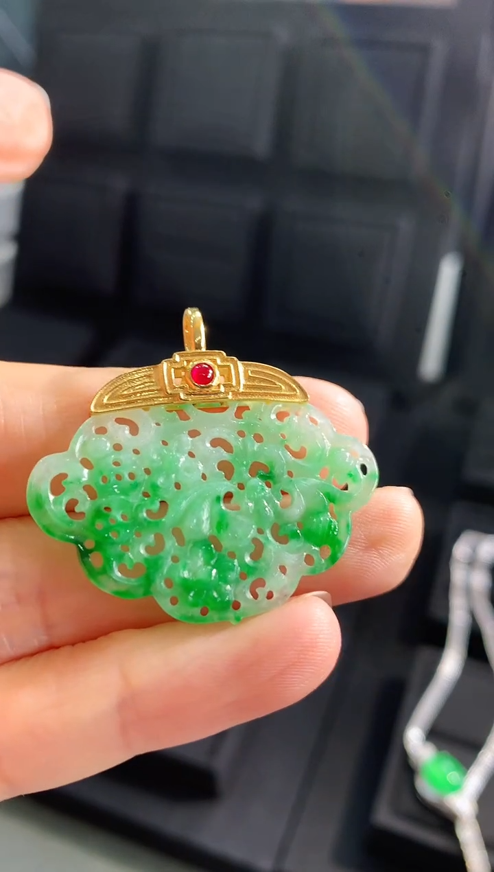 【闪购商品】翡翠吊坠(不含链)18K金镶嵌吊坠