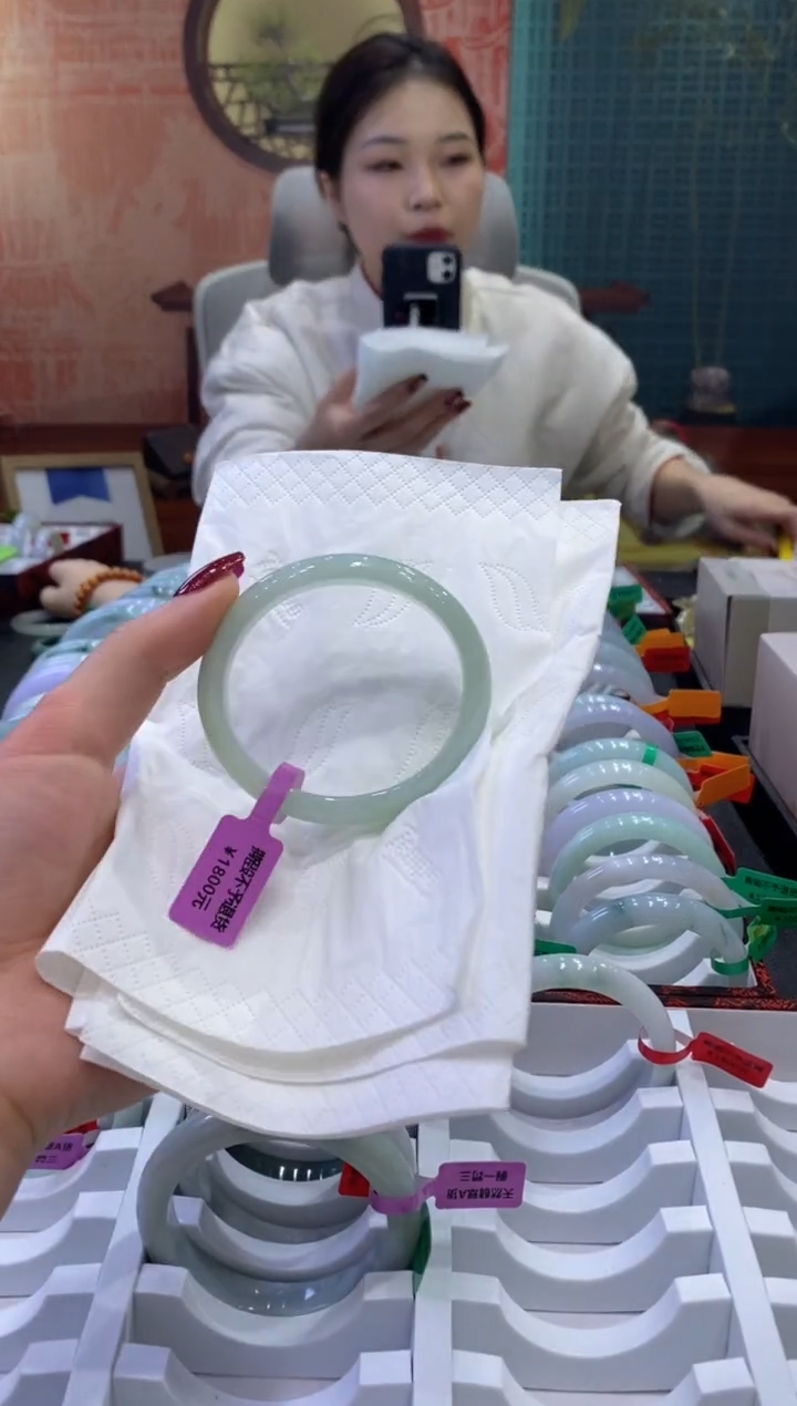 【闪购商品】翡翠手镯未镶嵌多人00990