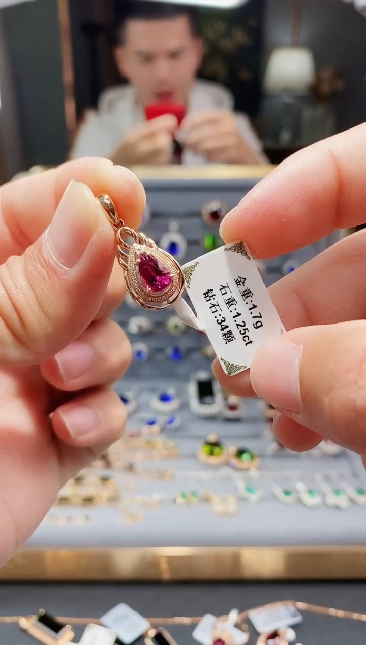 【闪购商品】碧玺颈饰18K金镶嵌1.25.