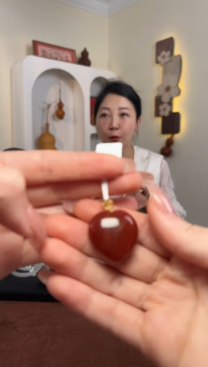 【闪购商品】南红玛瑙颈饰18K金镶嵌04-26*11mm