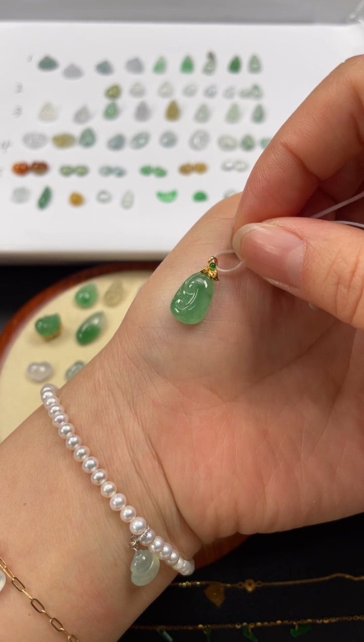 吊坠(不含链)18K金镶嵌翡翠一个JK698