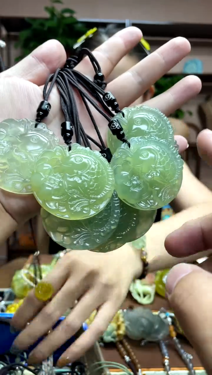 未镶嵌岫玉吊坠多样性发货发其中之一