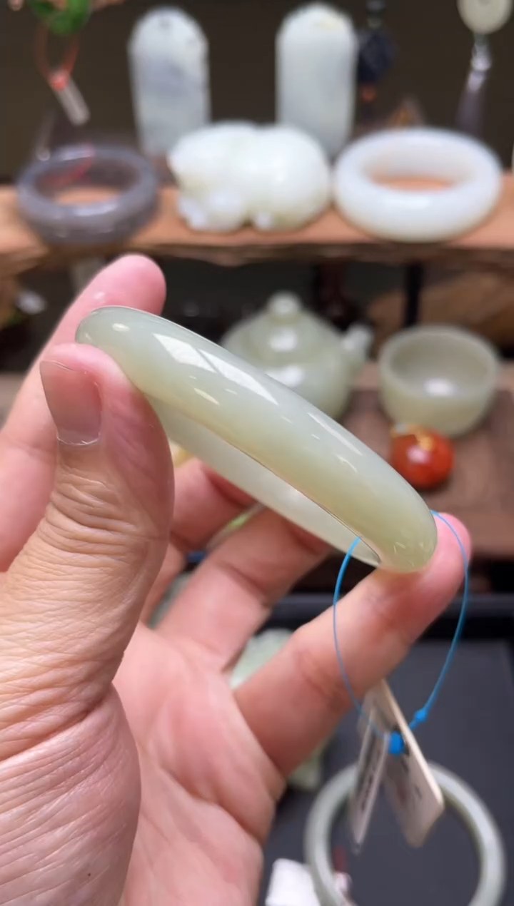 【闪购商品】和田玉手镯未镶嵌58圈且末青白玉手镯9001851