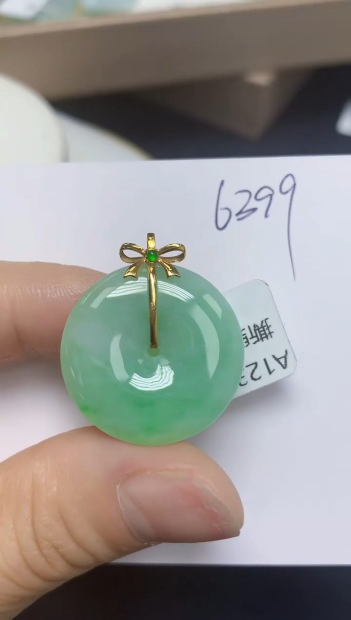 【闪购商品】翡翠18K金镶嵌挂件天然翡翠A货