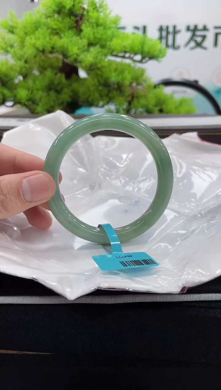 【闪购商品】翡翠手镯未镶嵌手镯