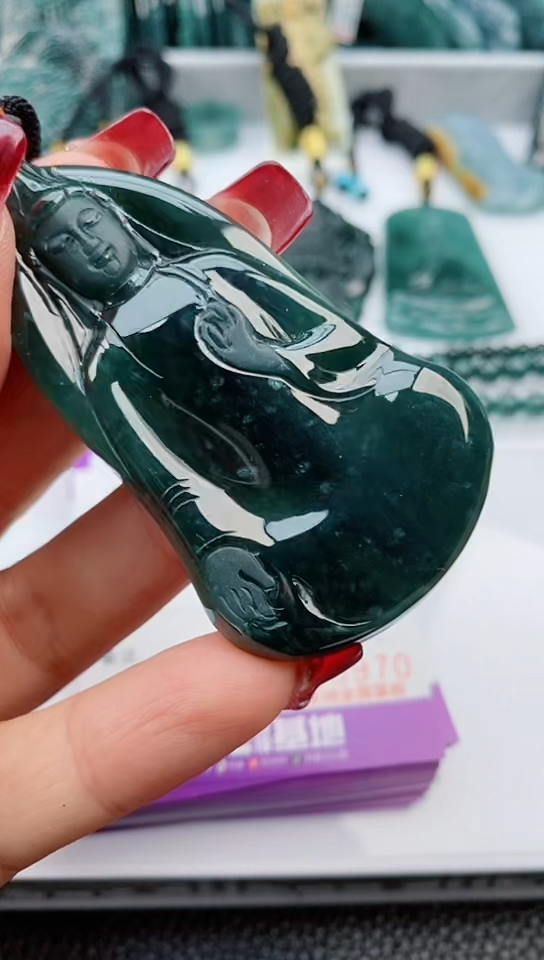 【闪购商品】翡翠颈饰未镶嵌                