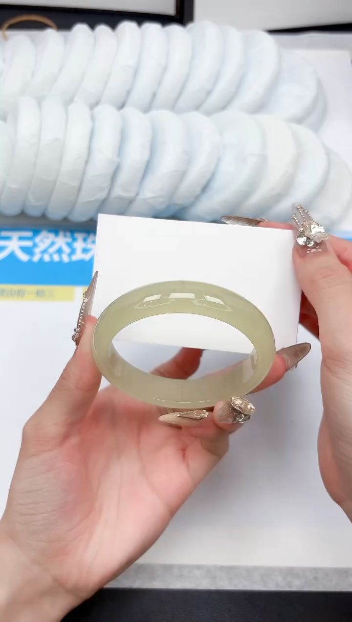 未镶嵌手镯石英质玉22-57.0