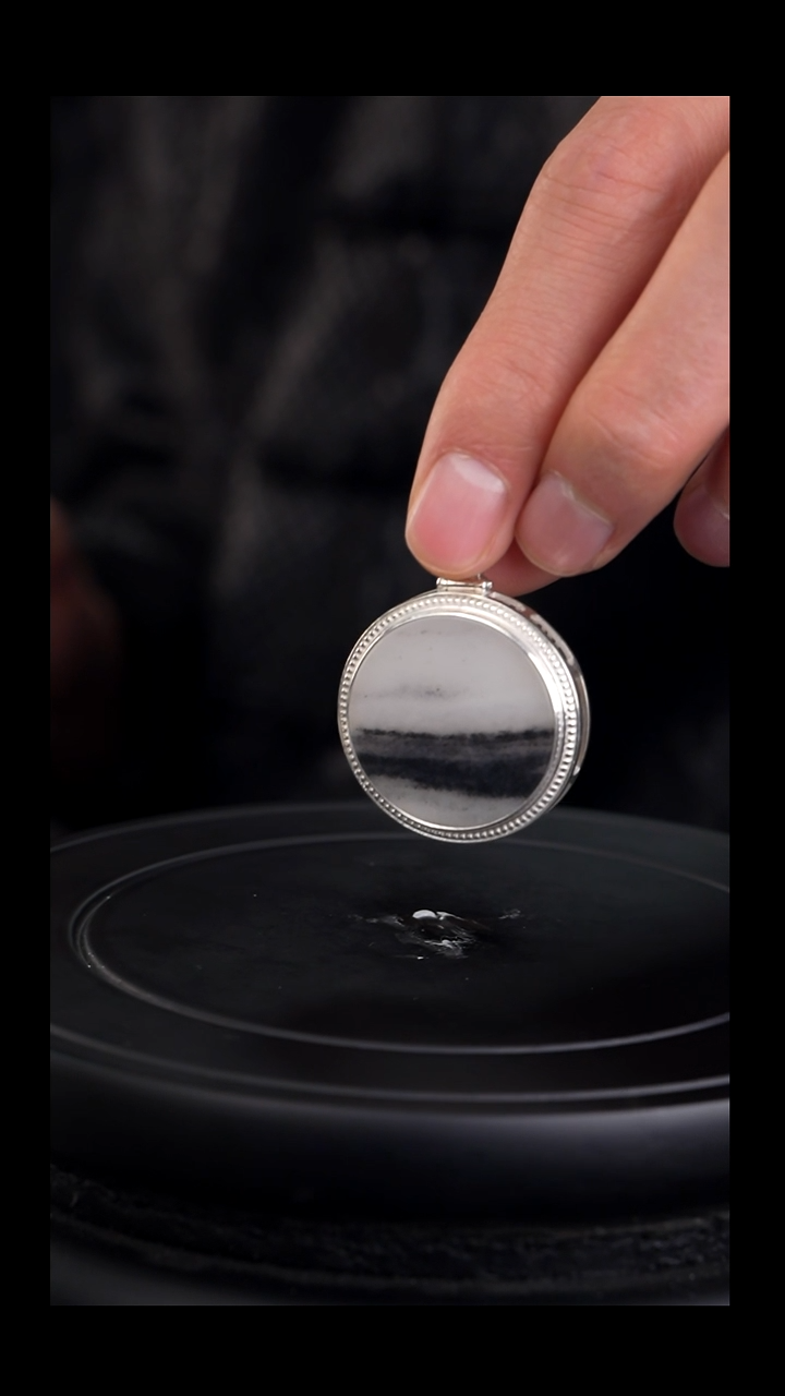 吊坠(赠链)银S925镶嵌和田玉青花意境无事牌山水款