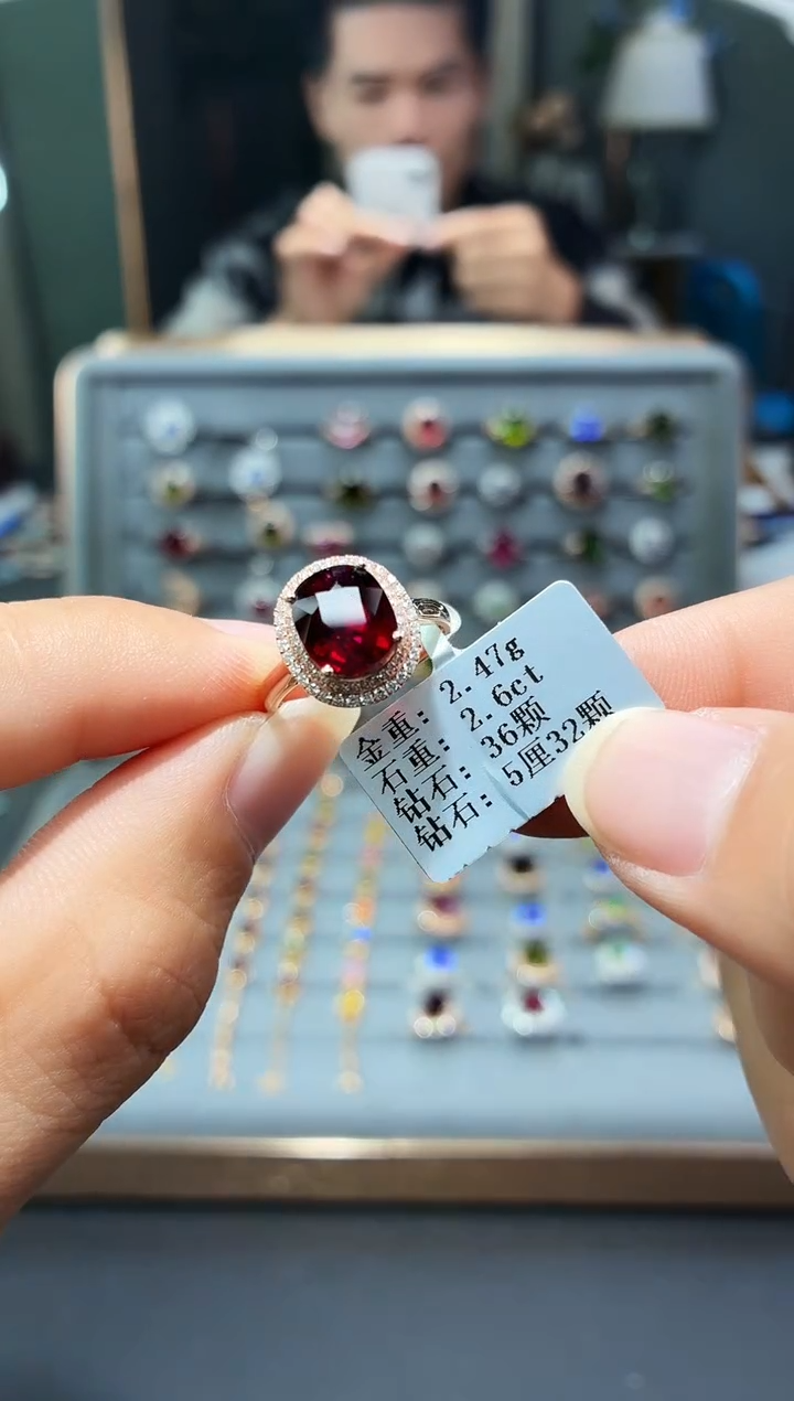 18K金镶嵌戒指碧玺2.6..