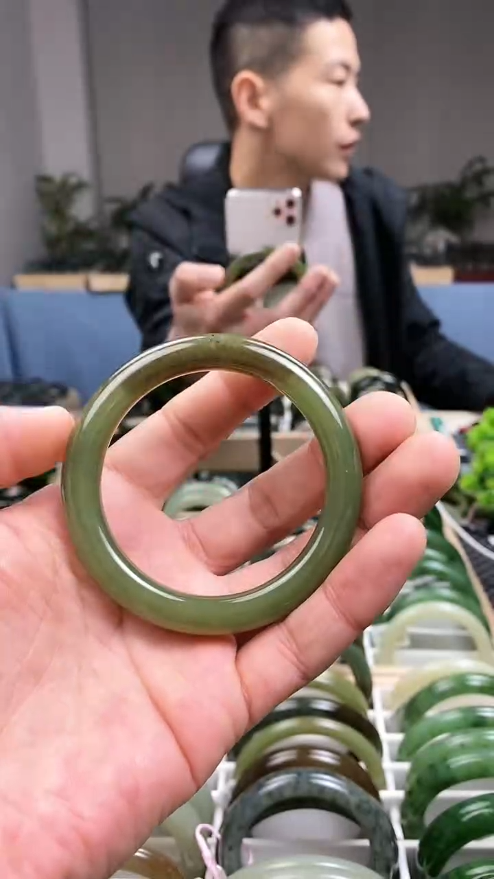 【闪购商品】和田玉手镯未镶嵌55