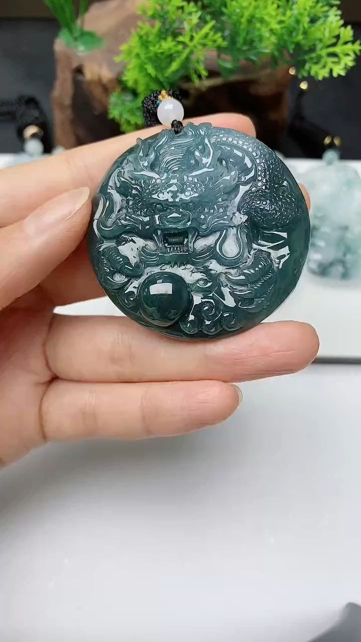 【闪购商品】翡翠颈饰未镶嵌        