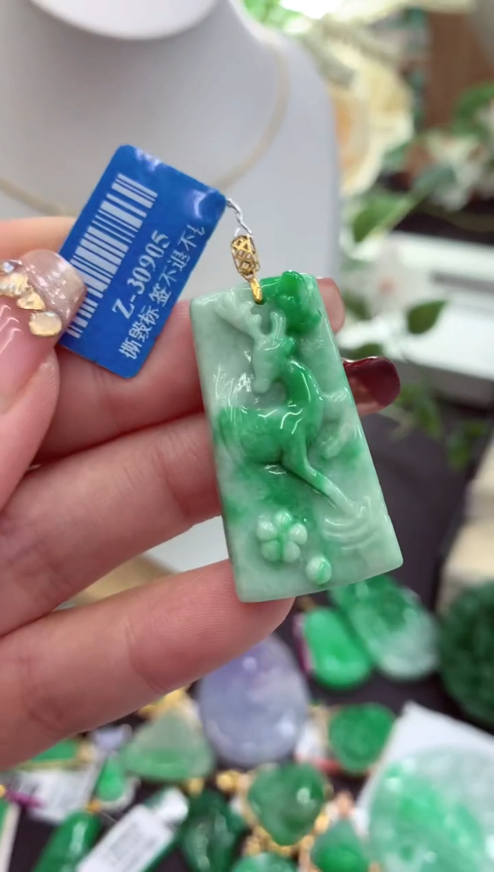 【闪购商品】翡翠吊坠(不含链)18K金镶嵌挂件