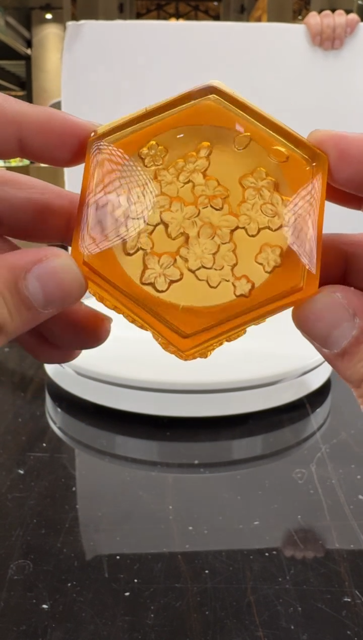 摆件琥珀金六角墨盒
