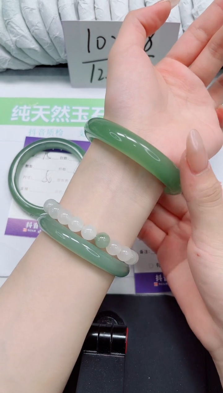 石英质玉手镯未镶嵌76-56