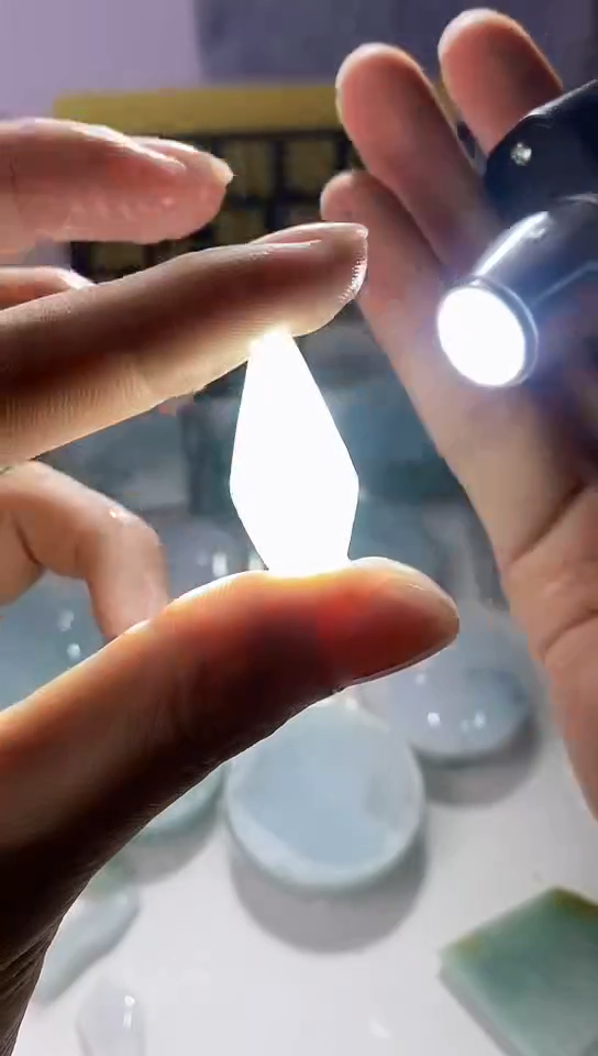 翡翠未镶嵌颈饰翡翠011