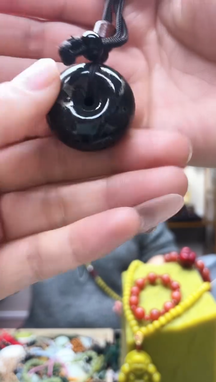 未镶嵌岫玉吊坠`