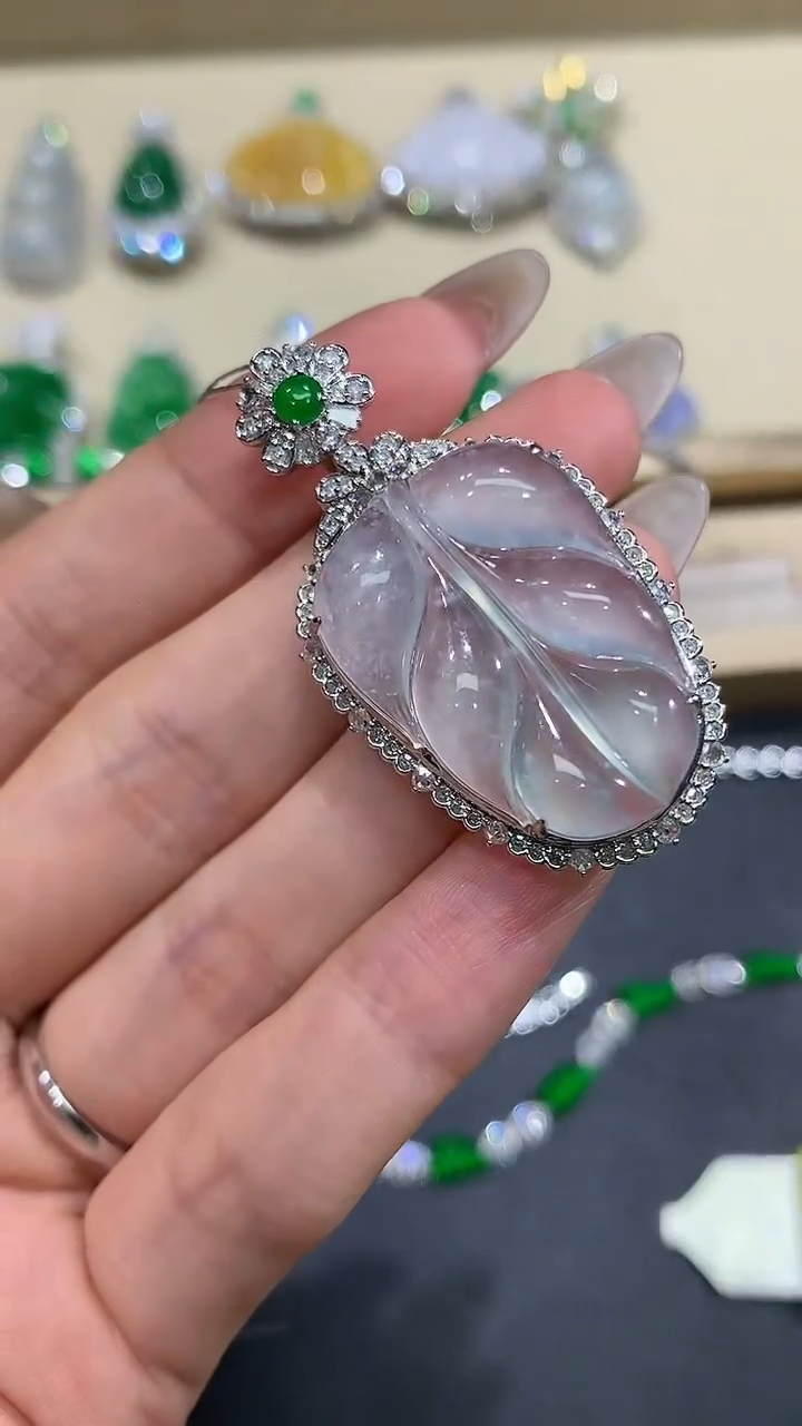 【闪购商品】翡翠吊坠(不含链)18K金镶嵌1团购