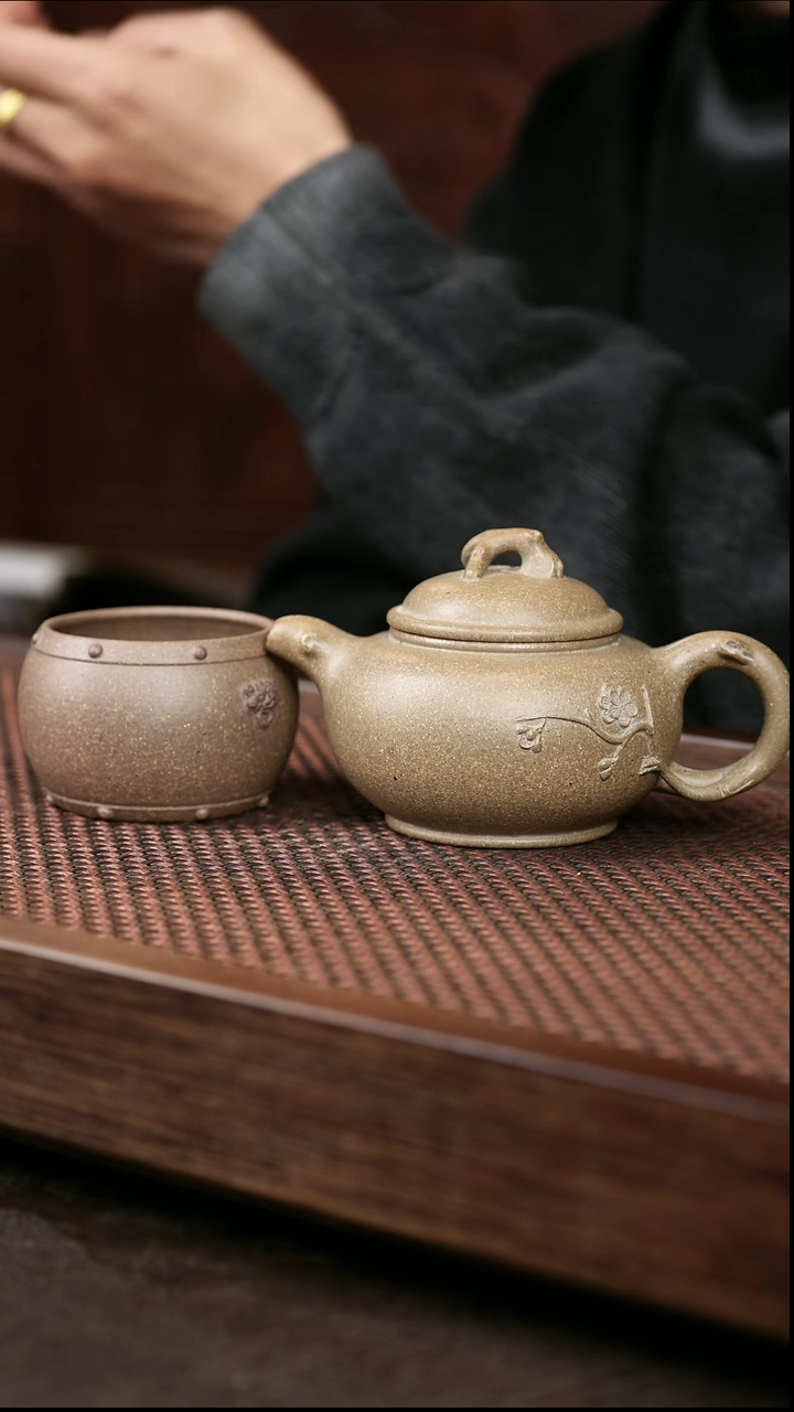 茶壶紫砂岩中泥咏梅+战鼓杯