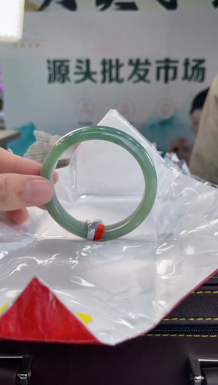 【闪购商品】翡翠手镯未镶嵌手镯